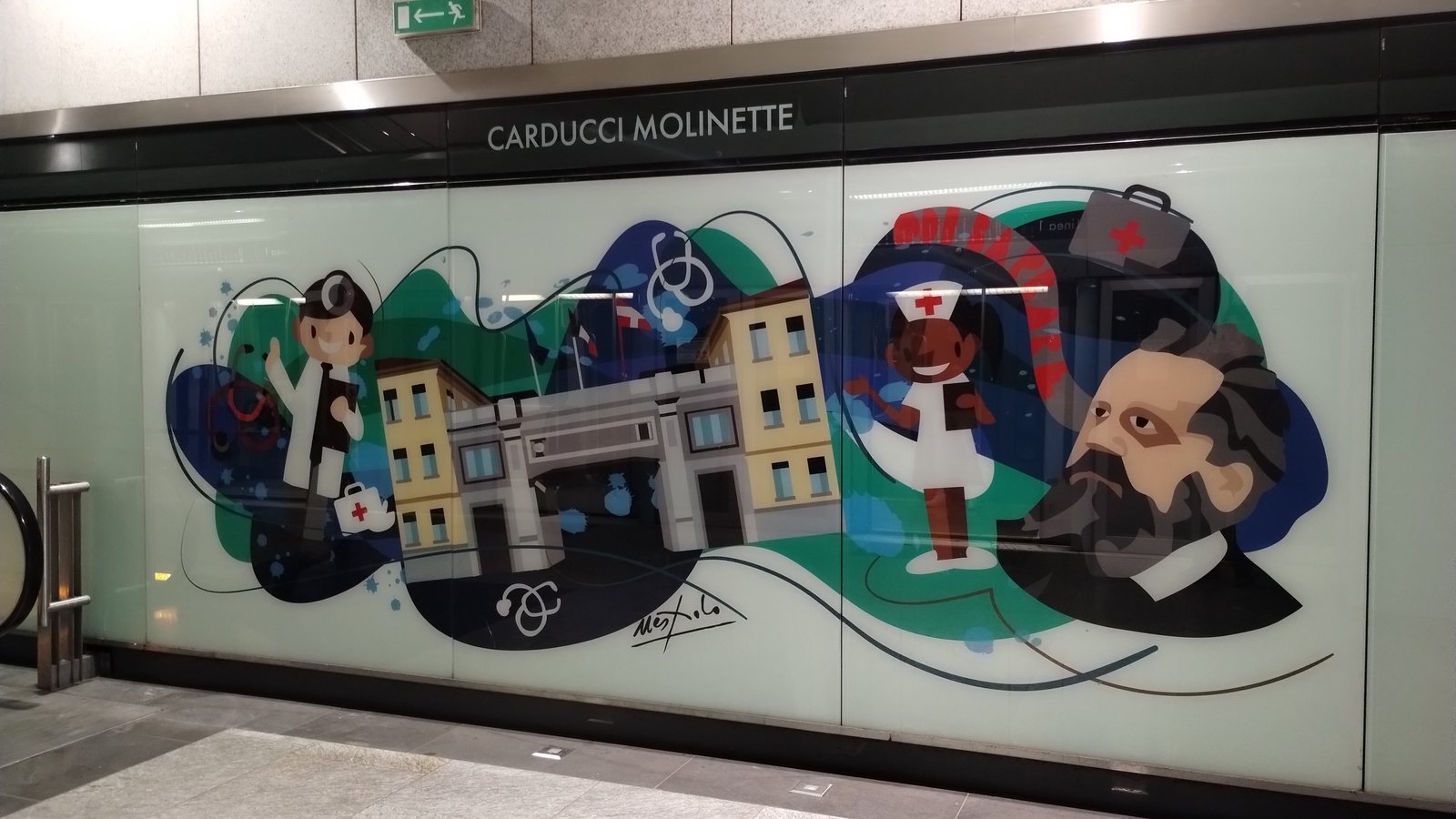 Targa CARDUCCI MOLINETTE e parete decorata sulla banchina della stazione