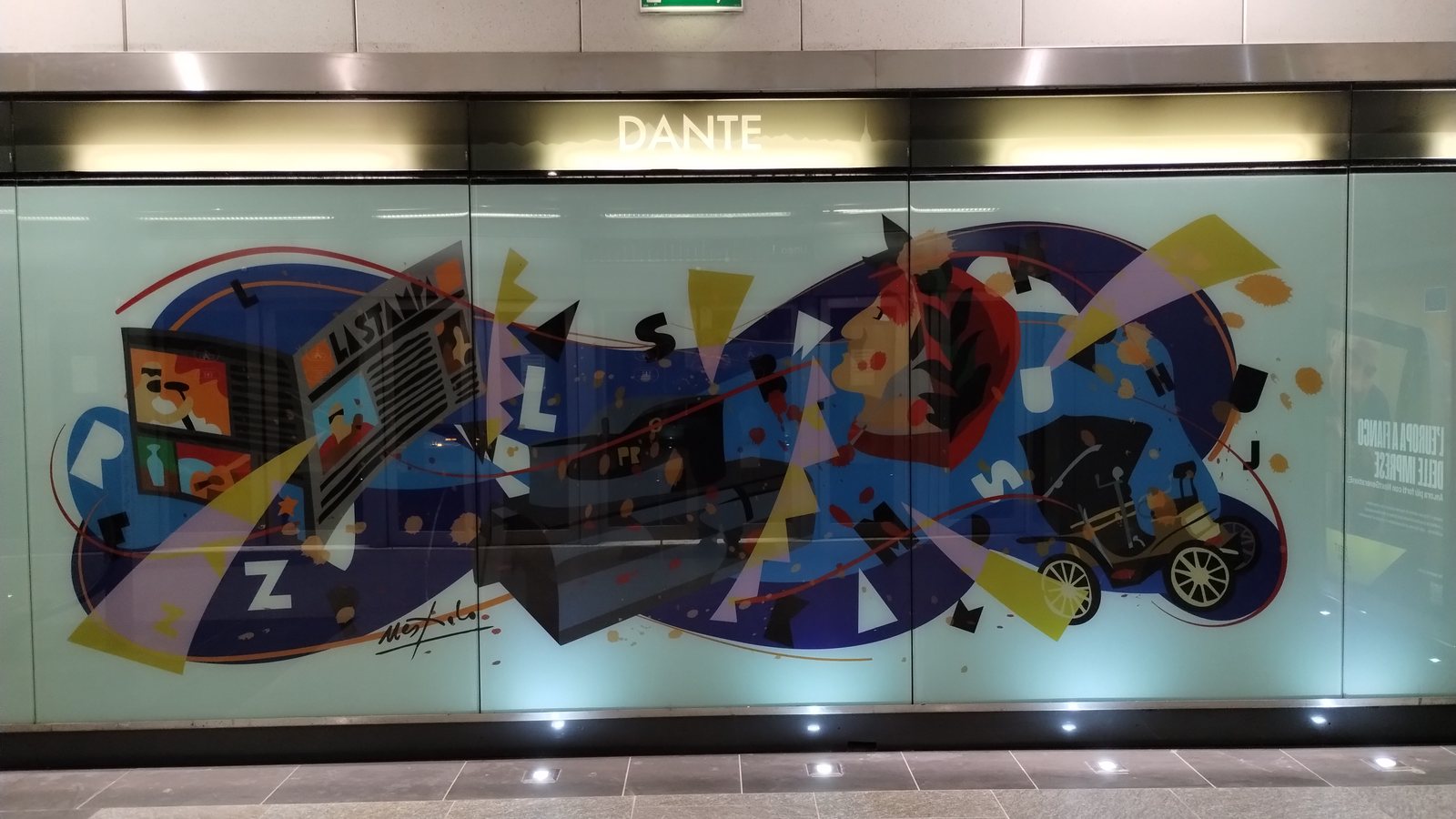 Targa DANTE e parete decorata sulla banchina della stazione Dante